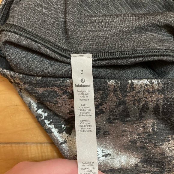 LuluLemon size 6 luxtreme highwaisted leggings - Picture 3 of 3